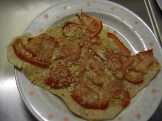 knusprig dünne pecorino pizza