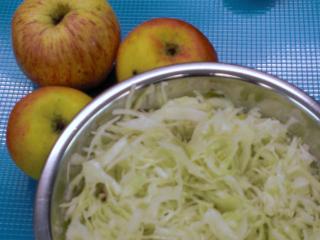 krautsalat mit Äpfeln