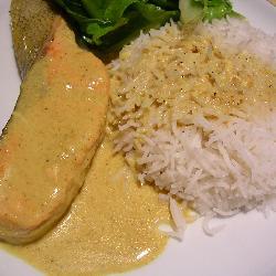 lachs in cremiger currysauce