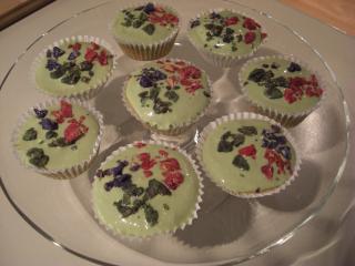 matcha – tee – cupcakes mit blüten