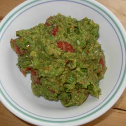 milde guacamole mit kirschtomaten