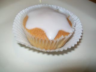muffins mit himbeerjoghurt und zitronenguß