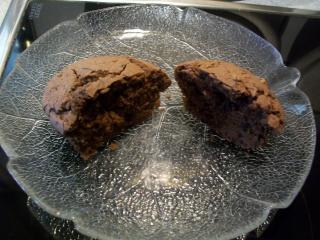muffins mit kakao schokoraspeln und mandeln