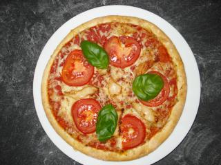 pizza mit hähnchenstreifen