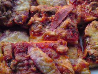 pizza mit salami