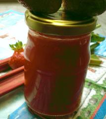rhabarber erdbeer konfitüre mit tonkabohne und zitronengras