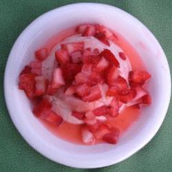 rhabarbermousse mit erdbeersoße