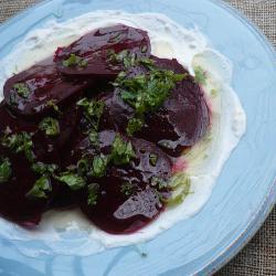 rote bete mit türkischem zitronen oliven dressing pancar salatasi