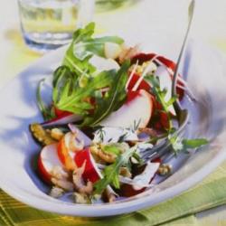 rote bete salat mit rucola und walnüssen