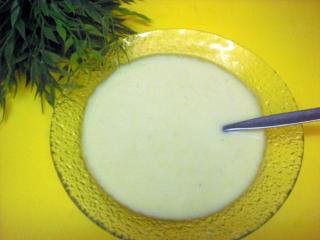rote rübe suppe mit zitrone und meerrettich