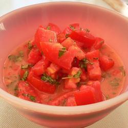 salatdressing mit tomatenstückchen