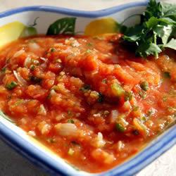 salsa aus basilikum und tomaten