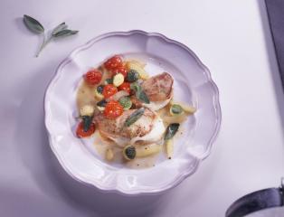 saltimbocca mit salbeisauce und mozzarella
