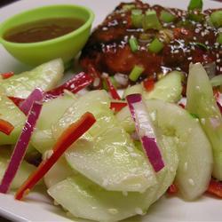 scharfer asiatischer gurkensalat