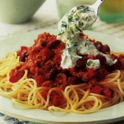 scharfes puten chili mit spaghetti