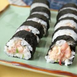 scharfes thunfisch sushi spicy tuna roll
