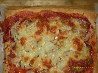schinken zwiebel pizza mit oliven
