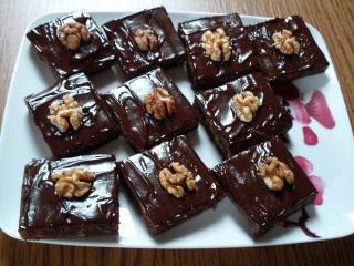 schokoladen brownies mit walnüssen