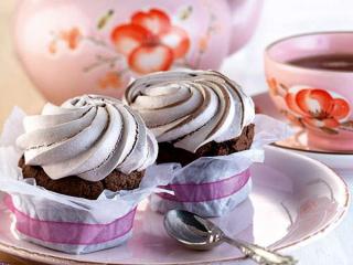 schokoladen cupcakes mit baiserhaube