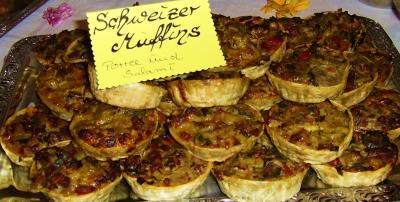 schweizer muffins mit porree und salami