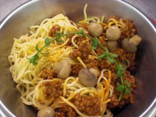 spaghetti bolognese mit champignons
