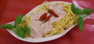 spaghetti mit chili lachs sauce