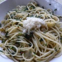 spaghetti mit knoblauch petersilie und chili spaghetti aglio olio e peperoncino