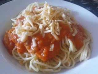 spaghetti mit tomaten käse sauce