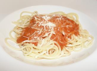 spaghetti mit tomaten oregano und parmesan