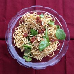 spaghetti rucola salat