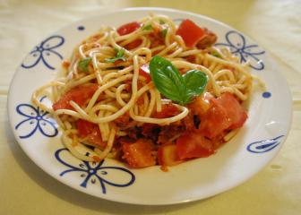 spaghetti salat mit getrockneten tomaten