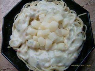 spargel auf spaghettibett mit gorgonzolasauce