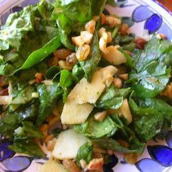 spinatsalat mit apfel und sultaninen
