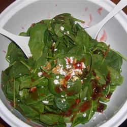 spinatsalat mit feta und erbsen