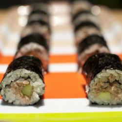sushi mit thunfisch aus der dose