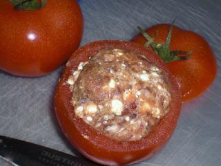 tomaten gefüllt mit rinderhack und feta