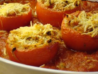 tomaten gefüllt und überbacken