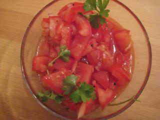 tomatensalat mit petersilie