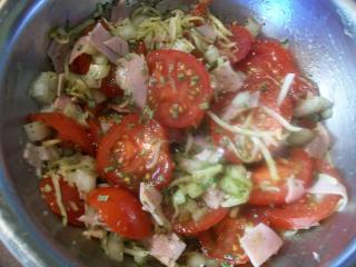 tomatensalat mit schinken und käse