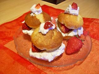 vanille muffins mit erdbeer sahne füllung
