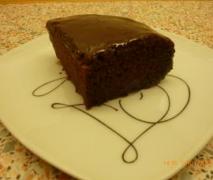 variation von saftiger schokoladenkuchen schwarz