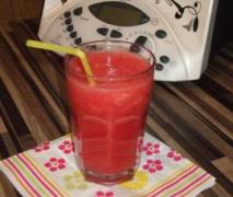wassermelonensaft gesunder durstlöscher an heiße