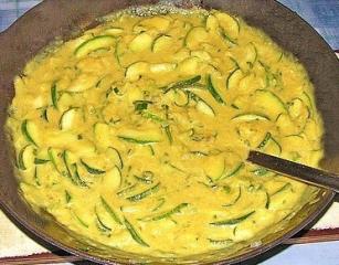zucchini bananen curry